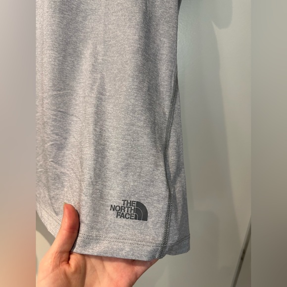 Grey north face athletic tshirt size small, very comfy - Picture 2 of 5